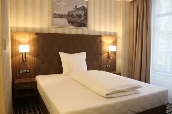 Room 10 of 60