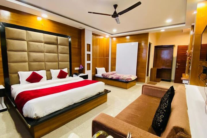 Room 3 of 6