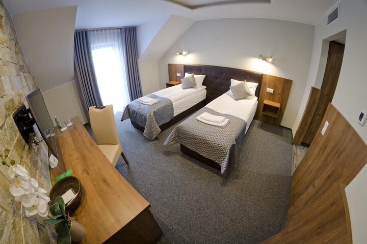 Room 12 of 32