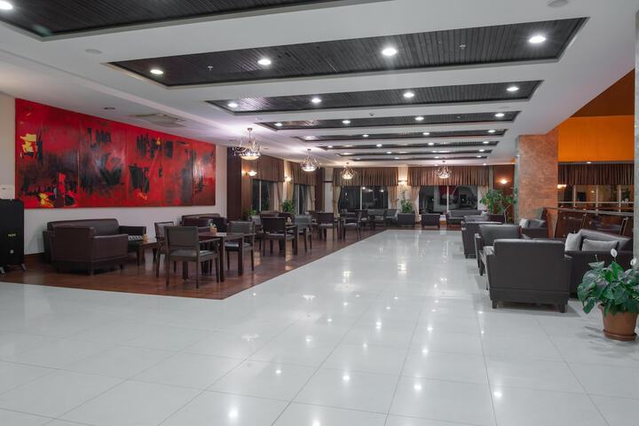 Entrance & Lobby