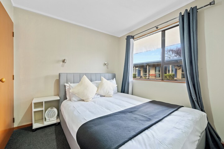 Room 4 of 37