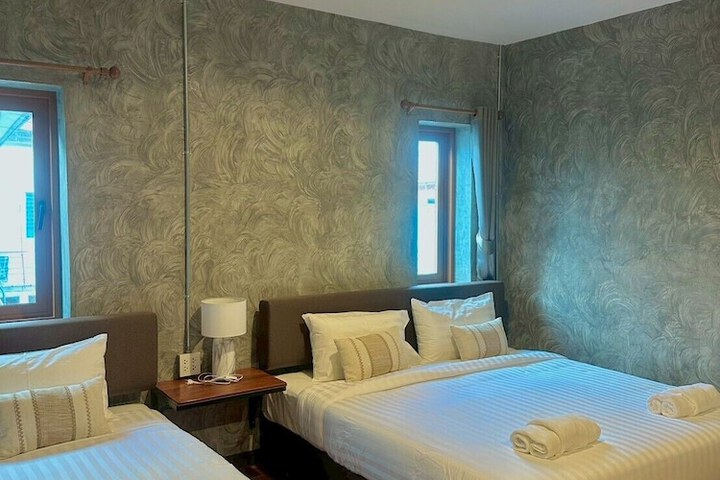 Room 13 of 36