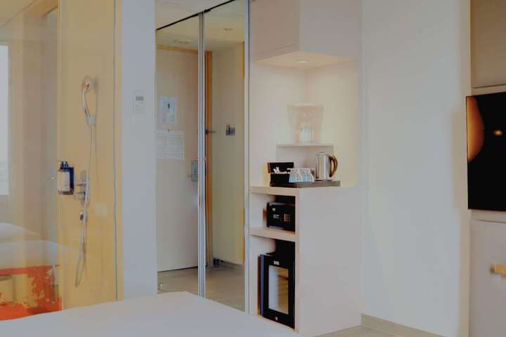Room 53 of 161