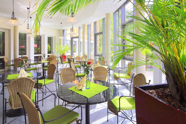 Dining 28 of 29