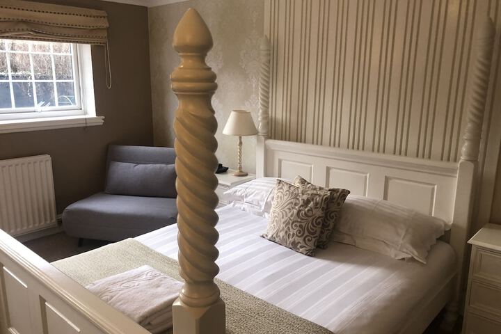 Room 13 of 36