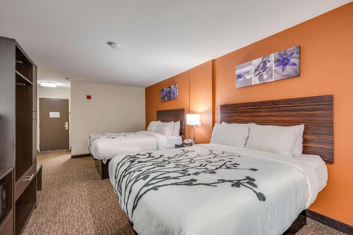 1 Queen Bed (16 of 20)