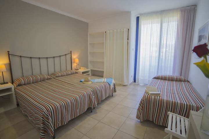Room 8 of 104