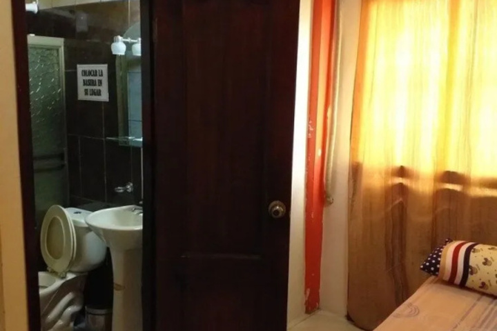 Room 9 of 11