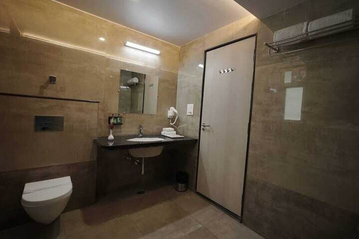 Room 8 of 14