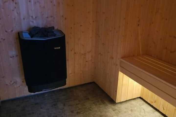 Room 10 of 18