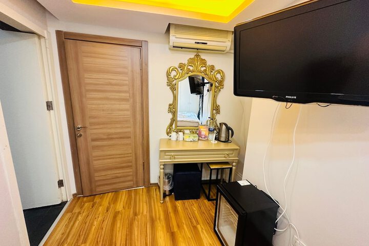 Room 25 of 62