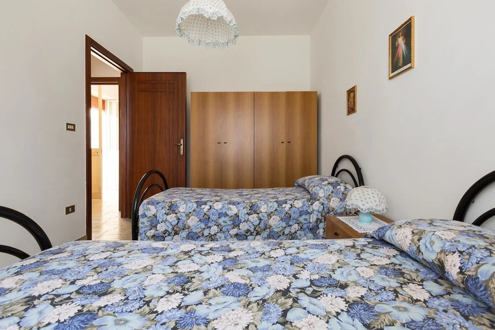 Room 2 of 11