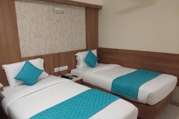 Room 9 of 32