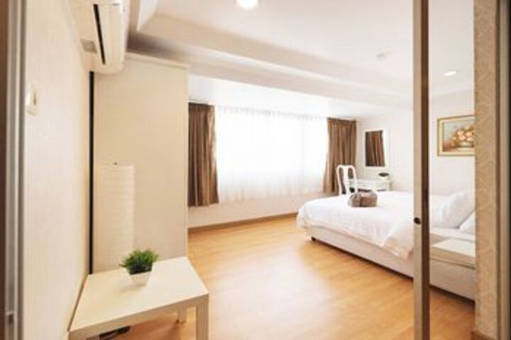 Room 4 of 11