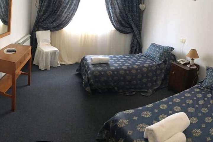 Room 8 of 11