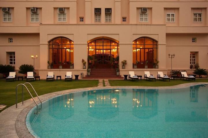 Pool Hotel