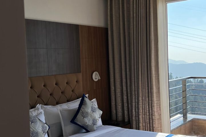 Room 6 of 14