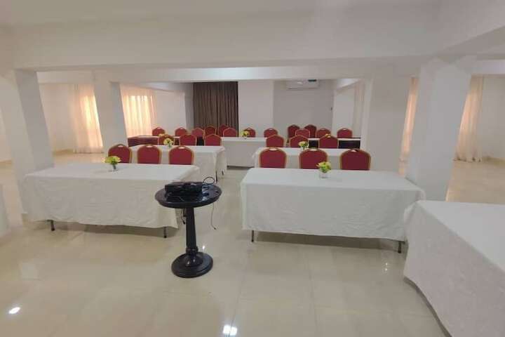 Ballroom/Hall 23 of 27