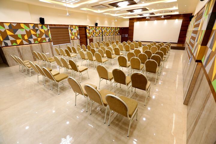 Ballroom/Hall 9 of 11