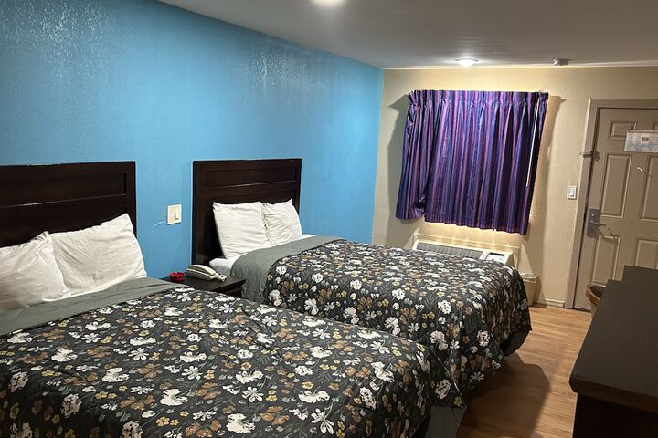 Room 6 of 33