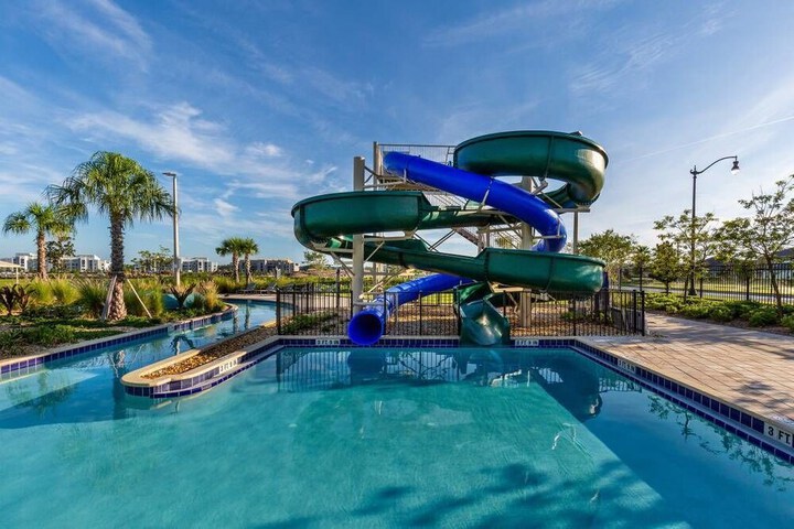 Pool 21 of 26