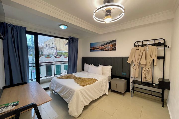 Room 34 of 127