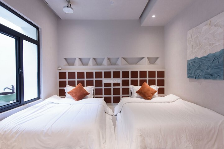 Room 53 of 150
