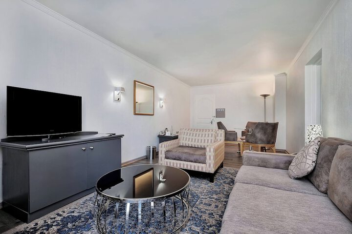 Room 15 of 46
