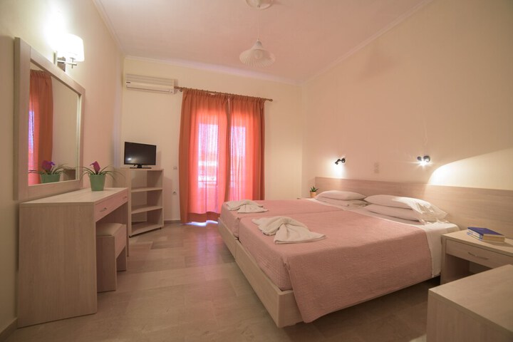 Room 5 of 27