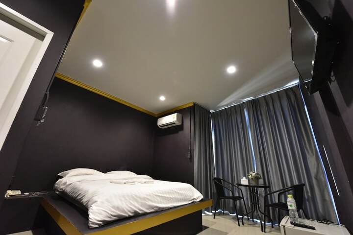 Room 6 of 24