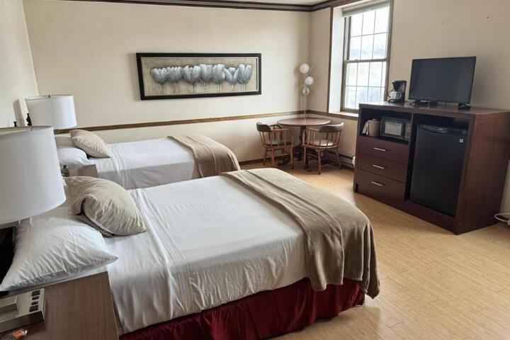 Standard Room, King or Two Doubles (1 of 19)
