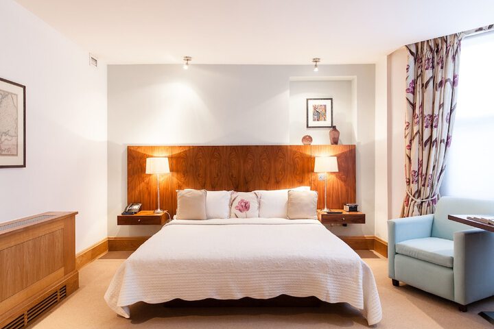 Room 32 of 100