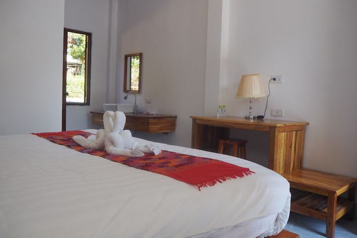Room 10 of 28