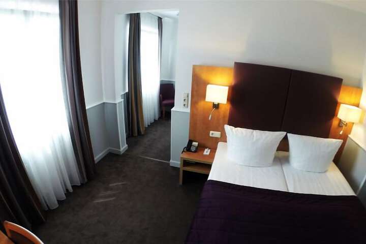 Room 7 of 40