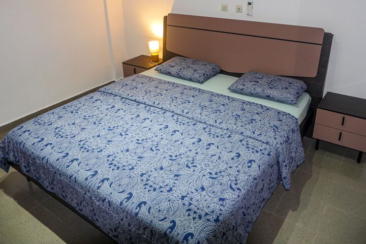 Room 4 of 10