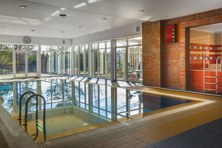 Pool 10 of 23