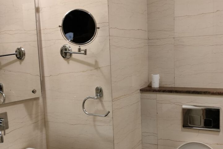 Room 32 of 42