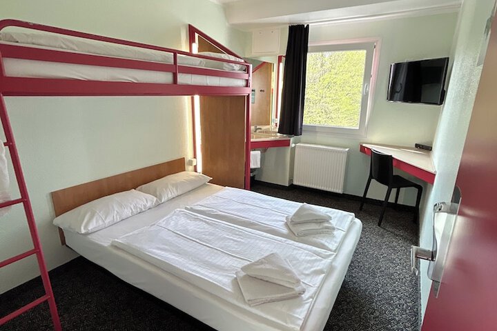 Room 5 of 20