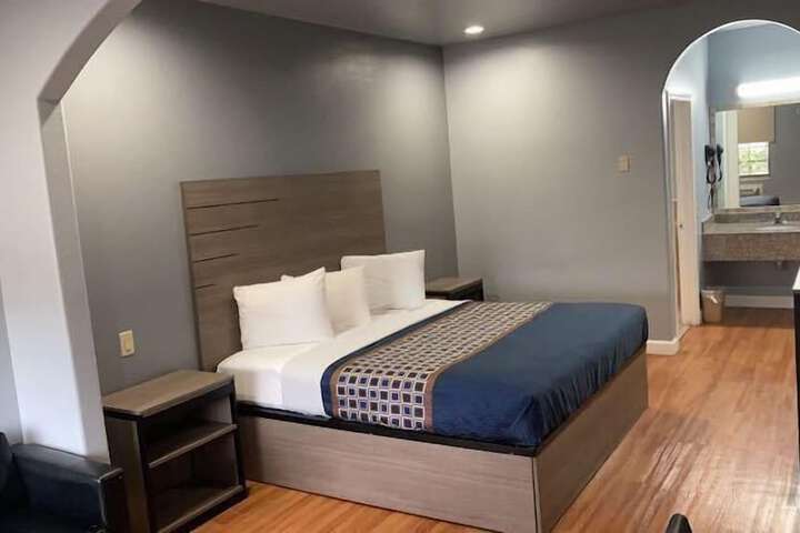 Room 16 of 32