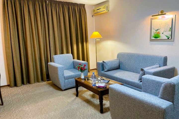 Room 28 of 106