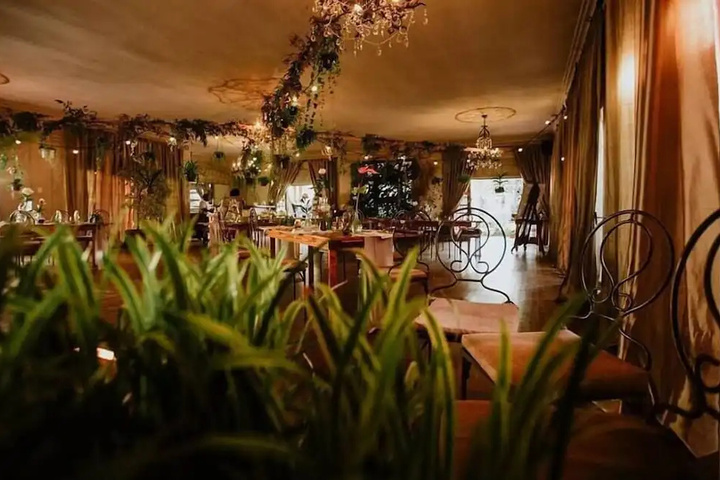Dining 18 of 18