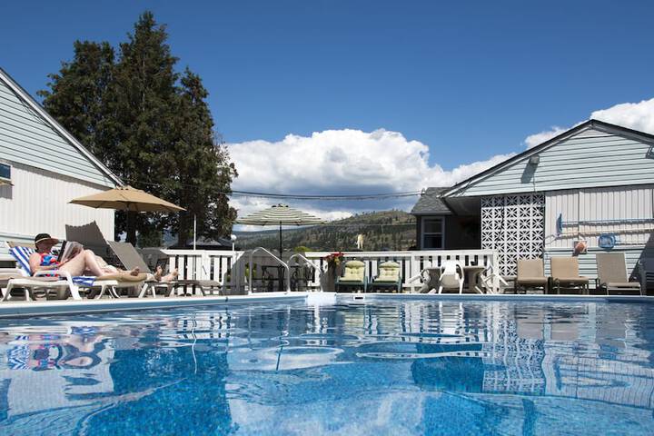Pool 22 of 29