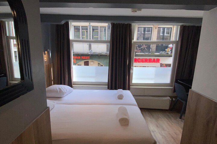 Room 51 of 125