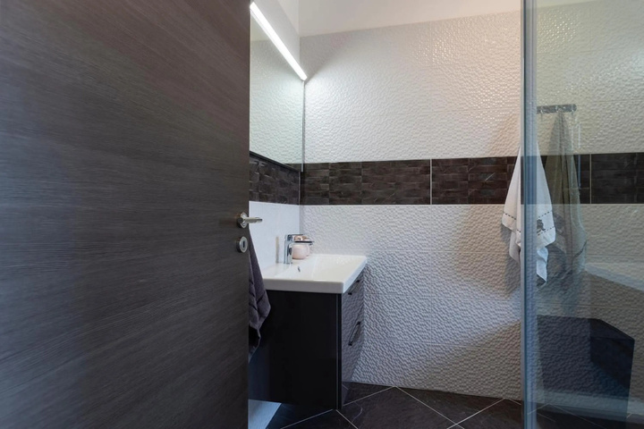 Room 8 of 23