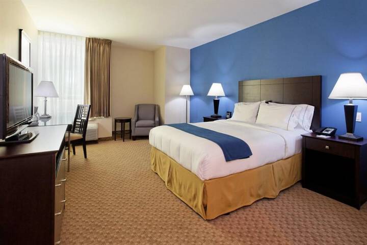 Room 11 of 24