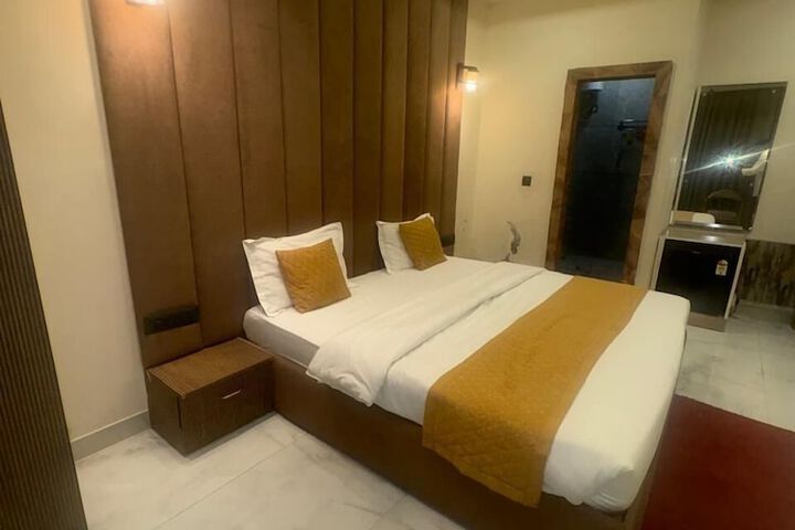 Room 28 of 63