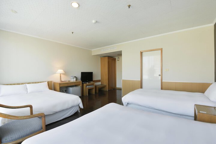 Room 6 of 49