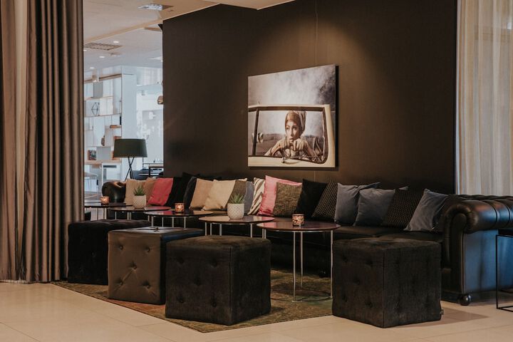 Entrance & Lobby