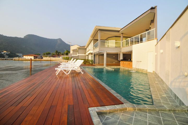 Pool 119 of 185