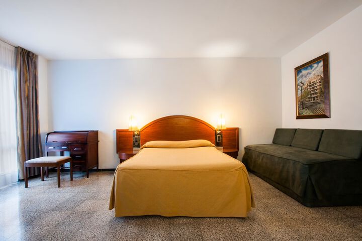 Room 13 of 42
